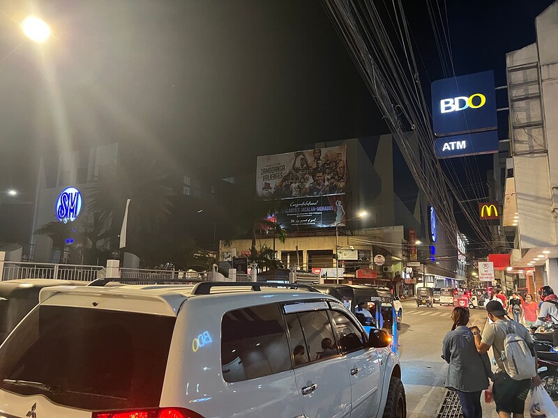 La_Purisima_Street_at_Night_(May_2023).jpg