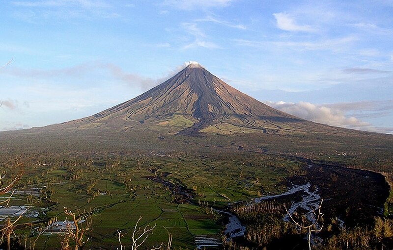 1024px-Mt.Mayon_tam3rd